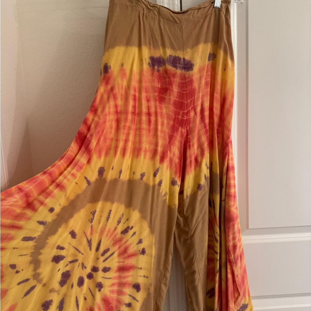 Tie-Dye Wide-Leg Pants. Medium